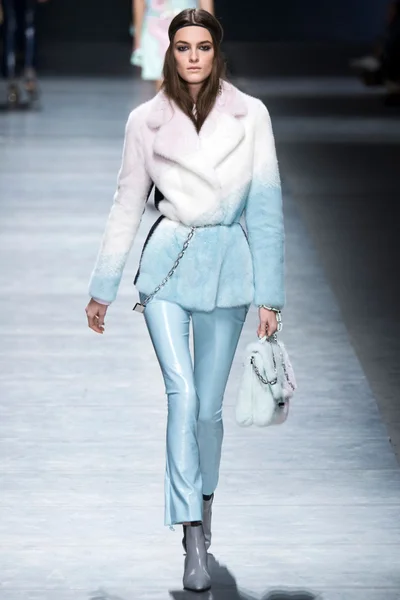 Look 45